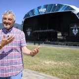 Le patron du Paléo Festival Daniel Rossellat devant Véga, l'une des deux nouvelles scènes de cette 45e édition. La manifestation nyonnaise renoue avec son public sur un terrain réaménagé.