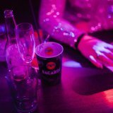 Surveillez vos verres, «la drogue du violeur» fait toujours des victimes.