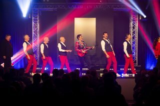 La revue satirique fribourgeoise Fribug est à voir à Ecuvillens jusqu'au 31 décembre, avec une représentation unique à Genève le 20 décembre.