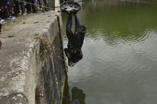La statue avait été renversée puis jetée dans les eaux de l'Avon, fleuve qui traverse la ville (archives).