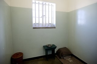 Il s'agit de la clé de la cellule de Nelson Mandela sur l'île-pénitencier de Robben Island (ci-dessus), où il a été enfermé pendant une bonne partie de ses 27 ans passés en prison (Archives).
