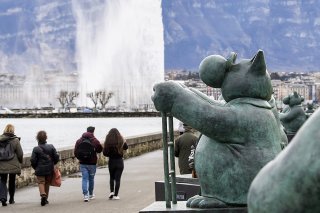 Le matou bien nourri de Philippe Geluck prend possession des quais genevois jusqu'au 24 avril.