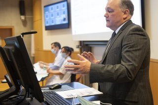 Le GHB circule en Suisse romande, même s'il n'y a pas une avalanche de cas, selon Marc Augsburger, responsable de l'Unité de toxicologie et de chimie forensiques.