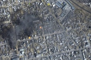 C'est cette fois le théâtre de la ville côtière de Marioupol, bombardée depuis plusieurs jours, qui a été la cible d'un tir.