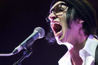 Brian Molko du groupe anglais Placebo, ici en 2010 dans les arènes, sera de retour cet été à Avenches pour présenter son nouvel album (archives).