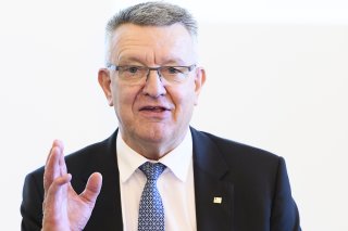 Le Procureur général du canton de Fribourg a ouvert une procédure pénale contre Georges Godel, sur la photo, pour violation du secret de fonction et contre Jean-Marc Angéloz pour instigation à la violation du secret de fonction (archives).