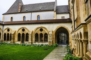 Lors de la restauration, l'église a été reconnectée au cloître.