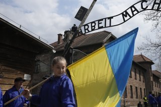 "Nous crions haut et fort: non à la haine, non à l'antisémitisme, non au sentiment anti-ukrainien, non au sentiment anti-polonais, non à la haine", a lancé le président polonais Andrzej Duda au début de la marche.