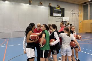 L'équipe d'Hélios soudée avant l'entraînement