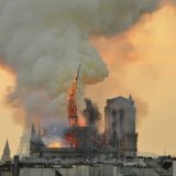 L'incendie de Notre-Dame le 15 avril 2019 avait provoqué l'effondrement de sa charpente, de sa flèche, de son horloge et d'une partie de sa voûte, ravagées par les flammes (archives).