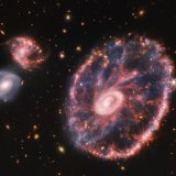 Une véritable photo de la galaxie de la Roue du Charot et de ses galaxies compagnes, prises par le JWST (archives).