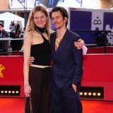 Le réalisateur Michael Koch et son épouse Stella Spangenberg posent avant la première de son film "Drii Winter" à la Berlinale en février dernier.