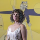 La réalisatrice brésilienne Julia Murat repart de Locarno avec le Léopard d'Or pour son 3e long métrage "Regra 34" (Règle 34).