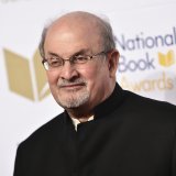 Hospitalisé pour des blessures graves après l'attaque, Salman Rushdie n'est plus sous assistance respiratoire (archives).