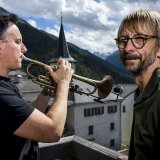 Beat Jaggy au carillon de l'église de St-Luc (VS) et Yannick Barman à la trompette se sont retrouvés samedi pour une répétition quelques jours avant le début de la 10e édition du Festival Jazz sous les étoiles.