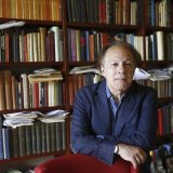 Né le 20 septembre 1951 à Madrid, Javier Marias, considéré comme l'un des grands auteurs de la littérature espagnole contemporaine, avait publié l'an dernier son 16e roman, Tomás Nevinson. Parmi ses oeuvres les plus connues figure "Le roman d'Oxfo...