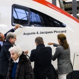 Lors des festivités du week-end autour des 175 ans du rail en Suisse romande, un train ICN des CFF a été baptisé du nom de "Auguste et Jacques Piccard".