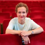 Barbara Frey, la première directrice du Schauspielhaus à Zurich, va recevoir l'Anneau Reinhart vendredi au Théâtre de Carouge à Genève, des mains d'Alain Berset.