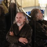 L'écrivain français Simon Liberati pose au restaurant Drouant à Paris jeudi après avoir remporté le Renaudot pour son livre "Performance".