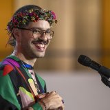 Lors de la remise du prix, Kim de l'Horizon a remercié le jury par une sorte de prière chantée, dans laquelle il ne devait être question que d'amour.