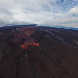 L'éruption du Mauna Loa, le plus gros volcan actif du monde, menace l'un des principaux axes routiers de Hawaï: l'île mobilise désormais des gardes nationaux (archives).