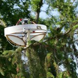 Le drone dispose d'un programme informatique complexe qui analyse l'élasticité des branches. Des bandes adhésives permettent de collecter du matériel vivant dont est ensuite extrait de l'ADNe.