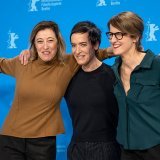 Ursula Meier et les actrices de "La Ligne", Stéphanie Blanchoud et Valeria Bruni Tedeschi (de droite à gauche), lors de la Berlinale en février 2022 (archives).