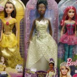 La poupée la plus en vue de la journée est sans aucun doute une Barbie de 1960, jamais commercialisée en France, acquise dans l'après-midi pour 300 euros, le plus gros lot adjugé vendredi (Archives).