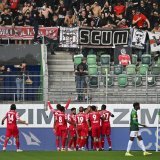 Les joueurs du FC Sion en pleine communion avec leurs supporters à St-Gall