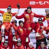 Stefan Rogentin et Marco Odermatt sur le podium du Super-G de Wengen