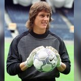 Richard Dutruel, ici lors de sa signature au FC Barcelone au début de la saison 2000-2001