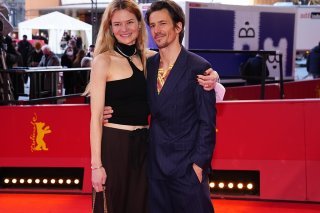 Le réalisateur Michael Koch et son épouse Stella Spangenberg posent avant la première de son film "Drii Winter" à la Berlinale en février dernier.