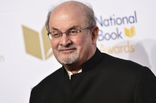 Hospitalisé pour des blessures graves après l'attaque, Salman Rushdie n'est plus sous assistance respiratoire (archives).