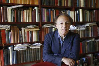 Né le 20 septembre 1951 à Madrid, Javier Marias, considéré comme l'un des grands auteurs de la littérature espagnole contemporaine, avait publié l'an dernier son 16e roman, Tomás Nevinson. Parmi ses oeuvres les plus connues figure "Le roman d'Oxfo...