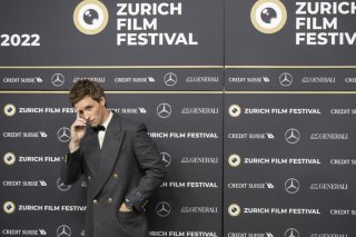 L'acteur britannique Eddie Redmayne était dimanche au Zurich Film Festival pour présenter son dernier film "The Good Nurse" mais aussi recevoir un Oeil d'or.