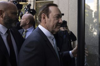Kevin Spacey est arrivé jeudi matin au tribunal fédéral de Manhattan où se tient son procès au civil. Dans cette juridiction, l'acteur peut être condamné à d'importants dommages-intérêts.