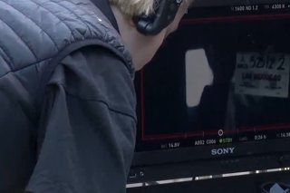 Le tournage de la série TV, basée sur la bande dessinée "Les Indociles", des Jurassiens Camille Rebetez et Pitch Comment, a démarré lundi au Peuchapatte dans les Franches-Montagnes.