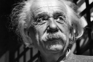 Albert Einstein,ici un an avant sa mort, est devenu une icône de la culture populaire grâce à ses mots d'esprit, ses cheveux indisciplinés, sa moustache et ses sourcils touffus. Ses articles originaux continuent d'être vendus aux enchères pour des...
