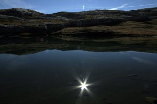 Les lacs de montagne sont des écosystèmes extrêmes, particulièrement sensibles aux activités humaines. (Image prétexte)