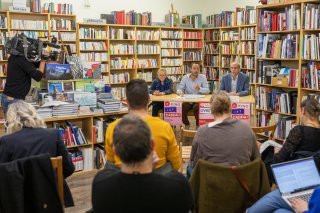 Valais: mesures de relance spécifiques à la chaîne du livre, aux cinémas et aux arts visuels.