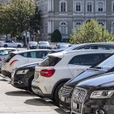 Le Grand Conseil a approuvé le plan d'actions du stationnement 2020-2025 du gouvernement. En réduisant les places sur le domaine public, cette stratégie doit contribuer à diminuer de 40% le trafic motorisé individuel d'ici à 2030 (illustration)....