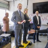 Les certificats d'agent de sécurité et d'agent de régulation du trafic ont été remis à des bénéficiaires de l'Hospice général en présence du conseiller d'Etat Thierry Aporthéloz, de la commandante de la police Monica Bonfanti et du directeur de l'...