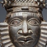 Ce masque a été pillé par l'armée coloniale britannique en 1897 dans le palais royal à Benin City. Il est actuellement conservé au Musée Rietberg à Zurich.