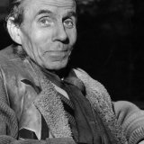 Céline n'avait pas convaincu son éditeur, Denoël, de publier cette oeuvre qui se distinguait nettement du reste de ses romans, des fictions réalistes contemporaines. On en trouve des extraits dans l'un d'eux, "Mort à crédit".