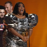 Lizzo prend sa revanche après avoir été devancée en 2020 par Billie Eilish dans cette catégorie.