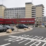 En raison de la baisse des cas de Covid-19, l'obligation du port du masque sera levée dès mercredi à l'Hôpital fribourgeois (photo prétexte).