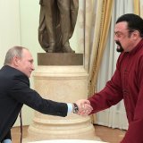 En 2016, l'acteur américain Steven Seagal avait reçu un passeport russe des mains de Vladimir Poutine. (archives)