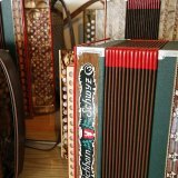 Les Schwyzerörgeli, ou "schwyzoise", ces accordéons traditionnels au son particulier sont aussi appelés Langnauerörgli, selon la région.