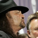 Gary Rossington en 2006. Lynyrd Skynyrd fait partie des groupes de rock de droite qui étaient montés sur scène en marge de la convention républicaine de 2016, au cours de laquelle Donald Trump avait été désigné candidat à la présidence des Etats-U...