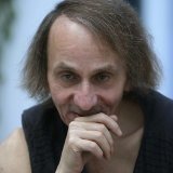 Michel Houellebecq a déjà perdu une action similaire en France. Il dit avoir signé le contrat parce qu'il était déprimé et avait bu.